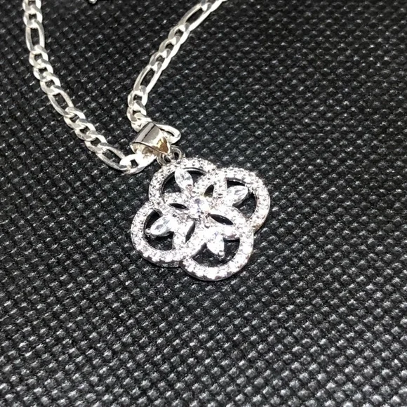 925 Elegant Silver Pendant Necklace - Picture 2 of 5